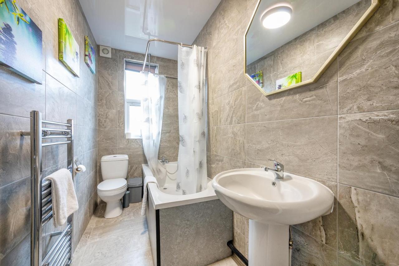 *Rc12S* For Your Most Relaxed & Cosy Stay + Free Parking + Free Fast Wifi * Leeds  Exterior photo