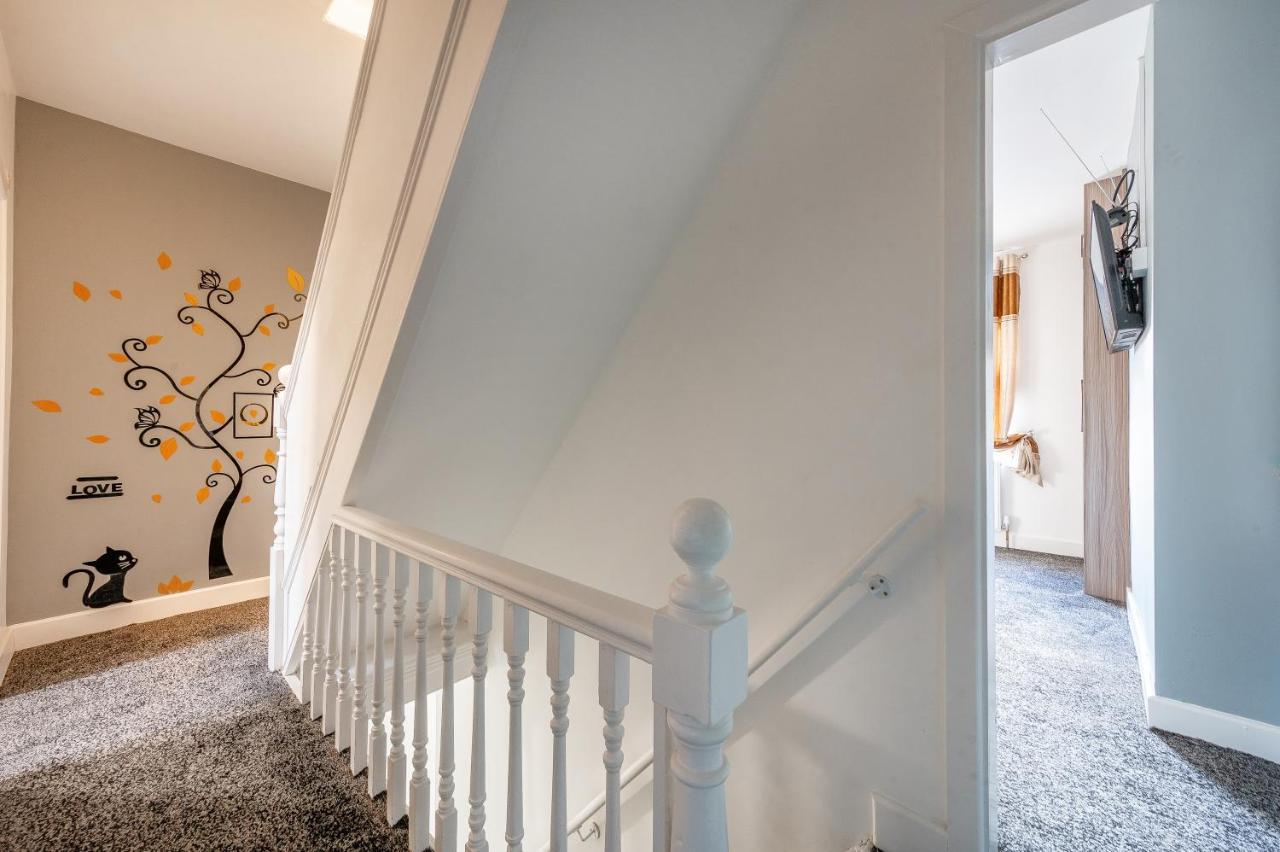 *Rc12S* For Your Most Relaxed & Cosy Stay + Free Parking + Free Fast Wifi * Leeds  Exterior photo